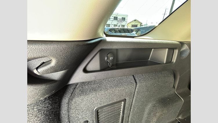 2018 認定中古車 Land Rover Discovery Sport Fuji White 2.0Lディーゼル　180PS HSE