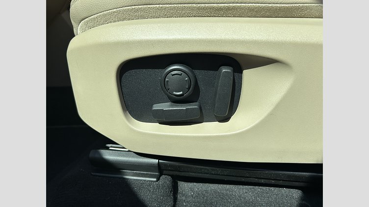 2018 認定中古車 Land Rover Discovery Sport Fuji White 2.0Lディーゼル　180PS HSE