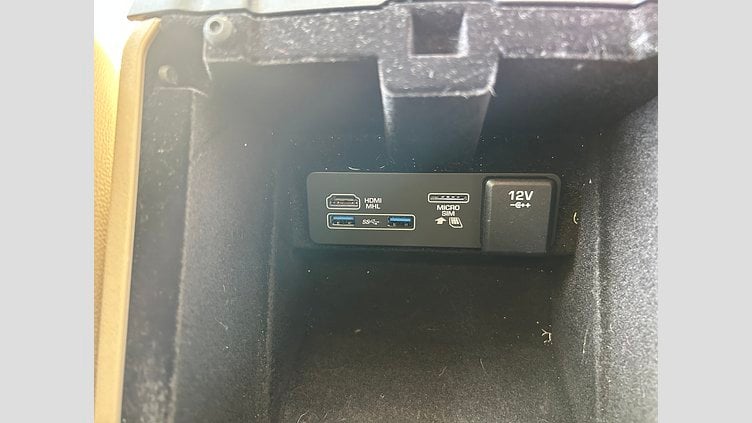 2018 認定中古車 Land Rover Discovery Sport Fuji White 2.0Lディーゼル　180PS HSE