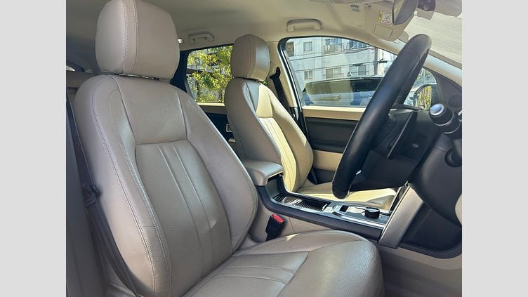 2018 認定中古車 Land Rover Discovery Sport Fuji White 2.0Lディーゼル　180PS HSE