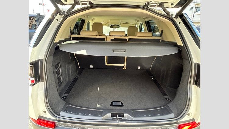 2018 認定中古車 Land Rover Discovery Sport Fuji White 2.0Lディーゼル　180PS HSE