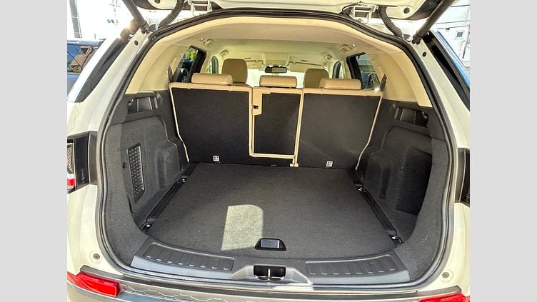 2018 認定中古車 Land Rover Discovery Sport Fuji White 2.0Lディーゼル　180PS HSE