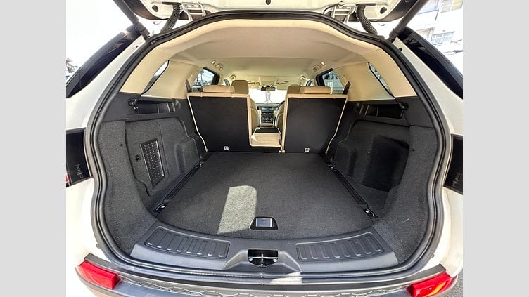 2018 認定中古車 Land Rover Discovery Sport Fuji White 2.0Lディーゼル　180PS HSE