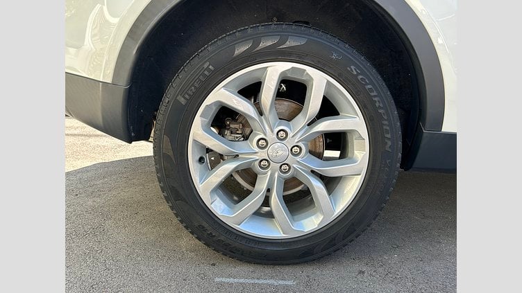 2018 認定中古車 Land Rover Discovery Sport Fuji White 2.0Lディーゼル　180PS HSE