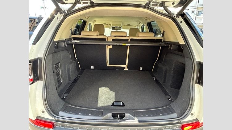 2018 認定中古車 Land Rover Discovery Sport Fuji White 2.0Lディーゼル　180PS HSE