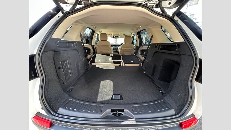 2018 認定中古車 Land Rover Discovery Sport Fuji White 2.0Lディーゼル　180PS HSE