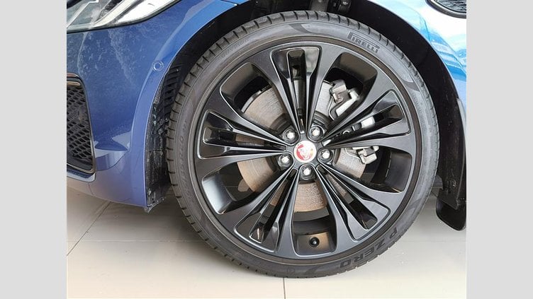 2021 認定中古車 Jaguar XF Bluefire Blue Rダイナミック HSE 2.0L P250  Rダイナミック HSE 2.0L P250