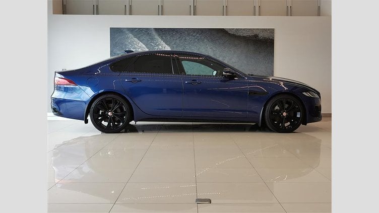 2021 認定中古車 Jaguar XF Bluefire Blue Rダイナミック HSE 2.0L P250  Rダイナミック HSE 2.0L P250
