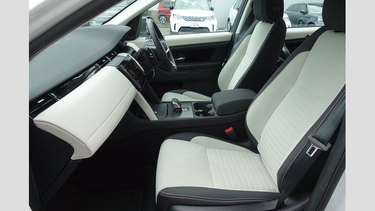 2024 認定中古車 Land Rover Discovery Sport フジホワイト（ソリッド） 2.0D S 204PS S