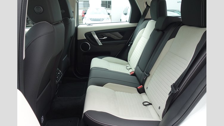 2024 認定中古車 Land Rover Discovery Sport フジホワイト（ソリッド） 2.0D S 204PS S