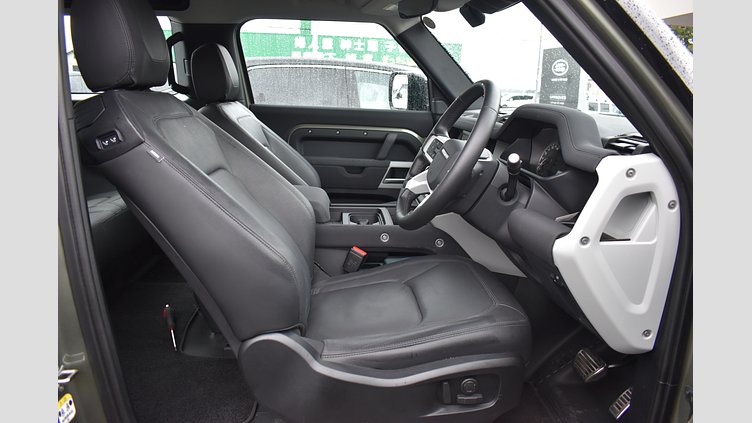 2024 認定中古車 Land Rover Defender 90 Pangea Green 2.0L P300 4WD 90SE2.0L P300 4WD
