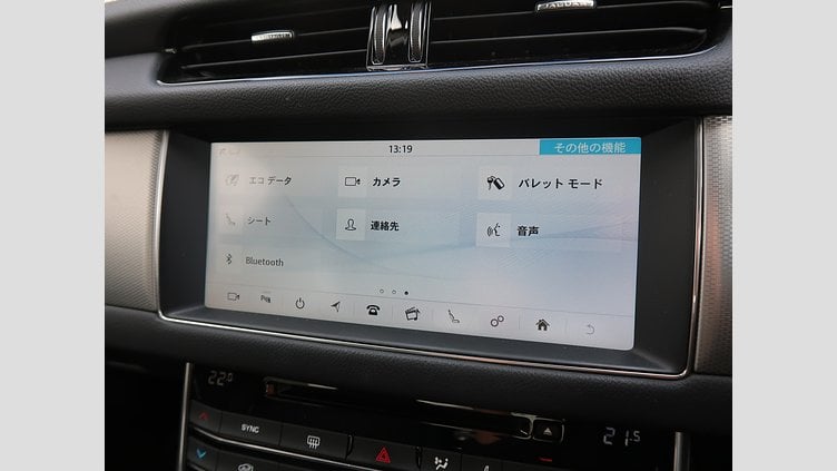 2017 認定中古車 Jaguar XF Polaris White 204PT ピュア