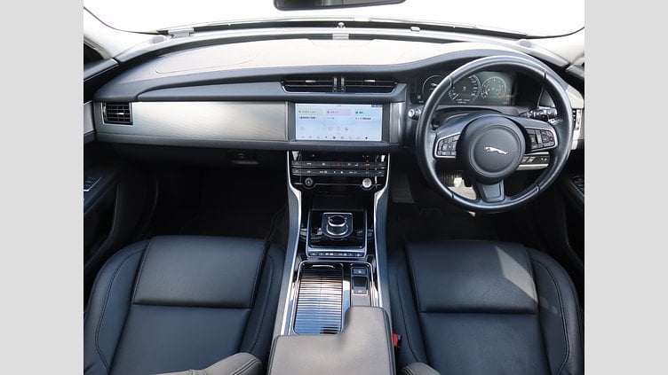 2017 認定中古車 Jaguar XF Polaris White 204PT ピュア