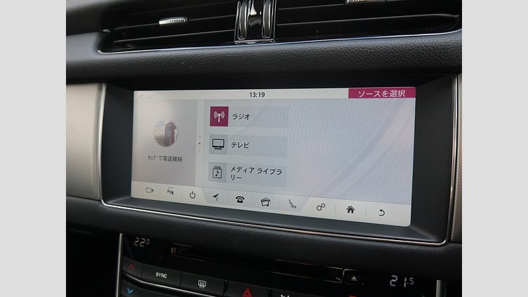 2017 認定中古車 Jaguar XF Polaris White 204PT ピュア