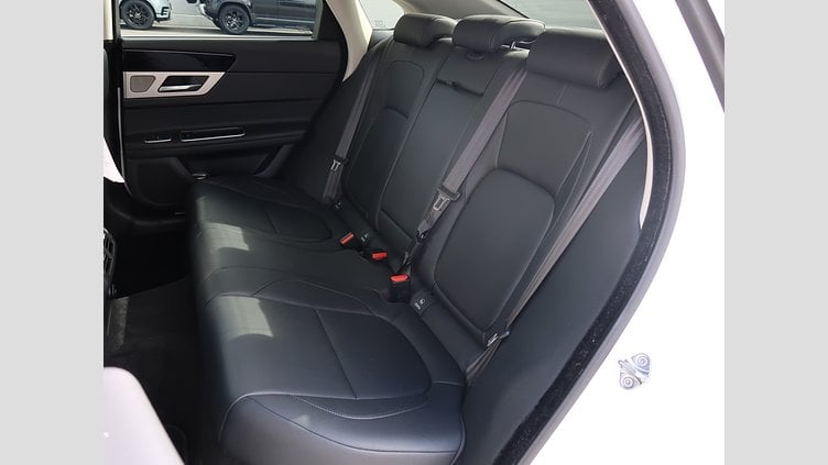 2017 認定中古車 Jaguar XF Polaris White 204PT ピュア