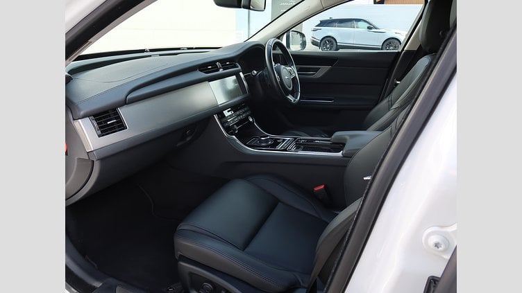 2017 認定中古車 Jaguar XF Polaris White 204PT ピュア