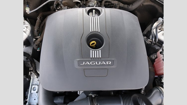 2017 認定中古車 Jaguar XF Polaris White 204PT ピュア