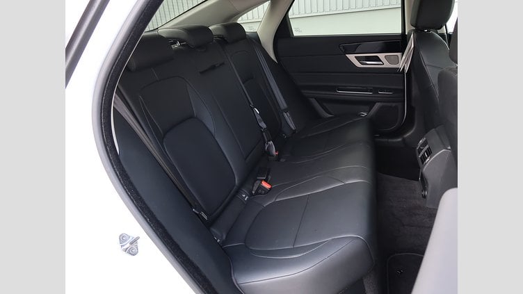 2017 認定中古車 Jaguar XF Polaris White 204PT ピュア