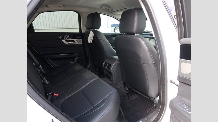 2017 認定中古車 Jaguar XF Polaris White 204PT ピュア
