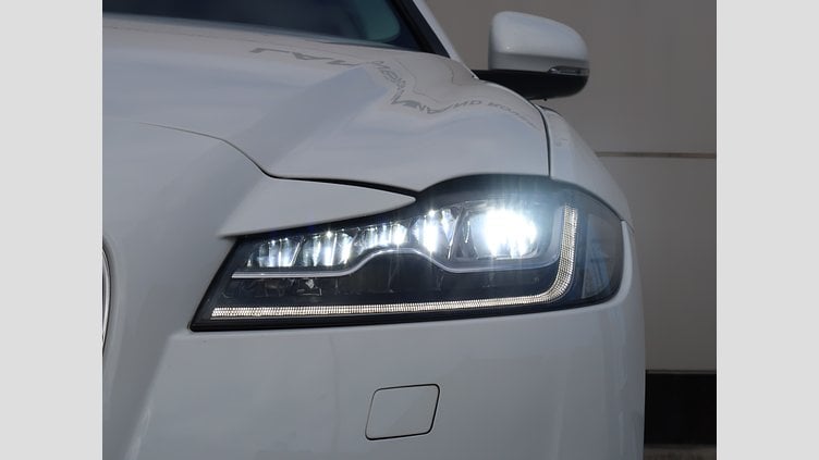 2017 認定中古車 Jaguar XF Polaris White 204PT ピュア