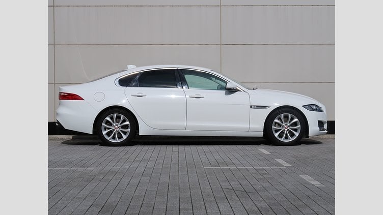 2017 認定中古車 Jaguar XF Polaris White 204PT ピュア