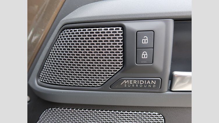 2022 認定中古車 Land Rover Defender 110 Gondwana Stone Ｄ３００ Ｘ  エアサスペンション装着車