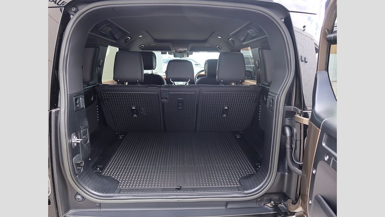 2022 認定中古車 Land Rover Defender 110 Gondwana Stone Ｄ３００ Ｘ  エアサスペンション装着車