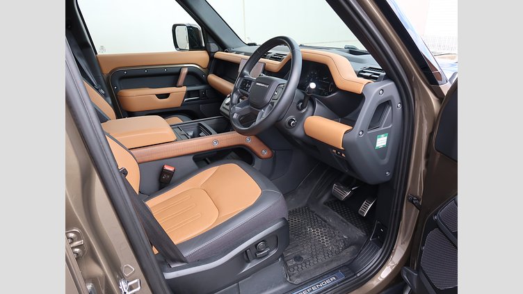 2022 認定中古車 Land Rover Defender 110 Gondwana Stone Ｄ３００ Ｘ  エアサスペンション装着車