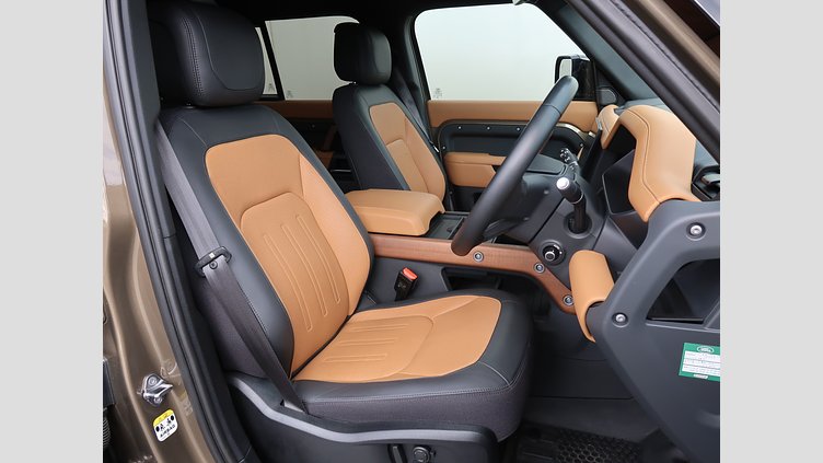 2022 認定中古車 Land Rover Defender 110 Gondwana Stone Ｄ３００ Ｘ  エアサスペンション装着車