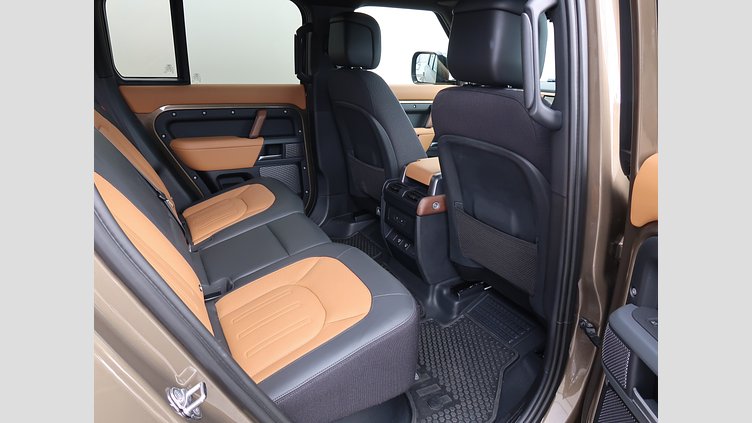 2022 認定中古車 Land Rover Defender 110 Gondwana Stone Ｄ３００ Ｘ  エアサスペンション装着車