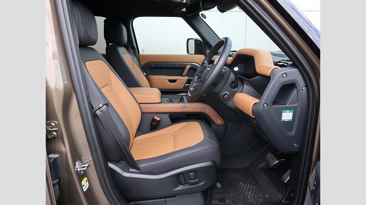 2022 認定中古車 Land Rover Defender 110 Gondwana Stone Ｄ３００ Ｘ  エアサスペンション装着車