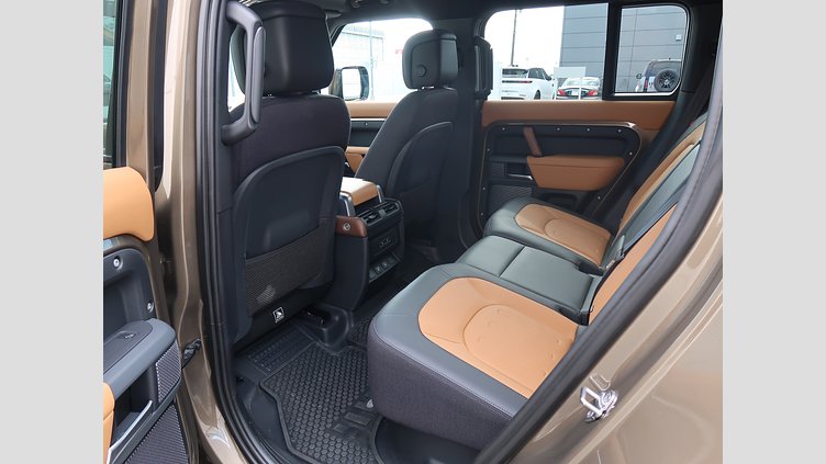 2022 認定中古車 Land Rover Defender 110 Gondwana Stone Ｄ３００ Ｘ  エアサスペンション装着車