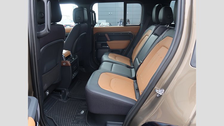 2022 認定中古車 Land Rover Defender 110 Gondwana Stone Ｄ３００ Ｘ  エアサスペンション装着車