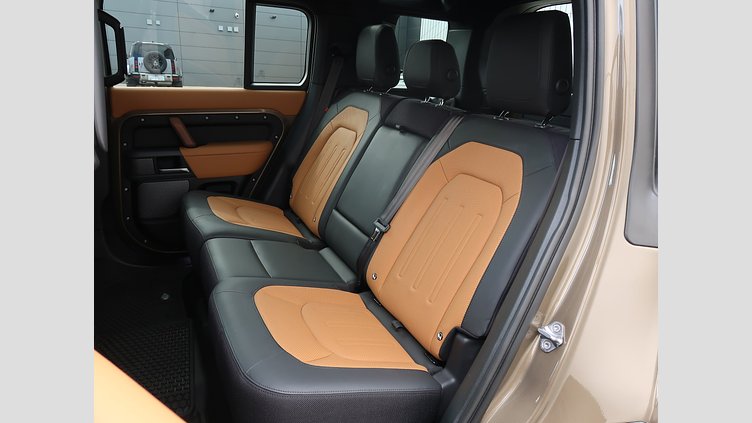 2022 認定中古車 Land Rover Defender 110 Gondwana Stone Ｄ３００ Ｘ  エアサスペンション装着車