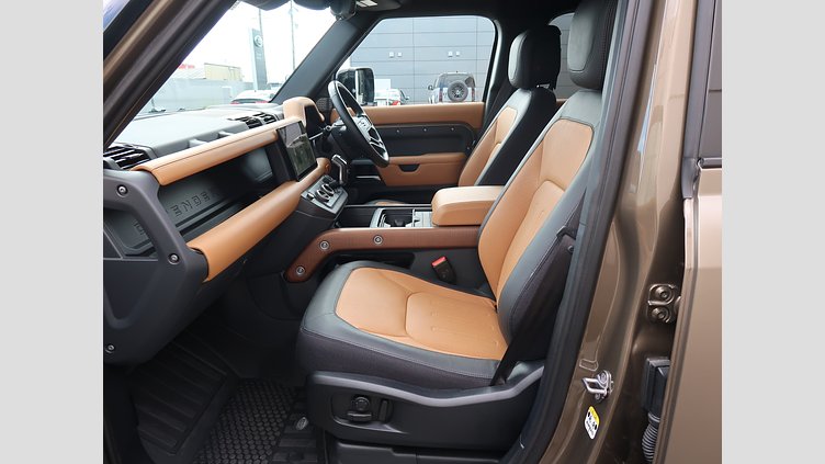 2022 認定中古車 Land Rover Defender 110 Gondwana Stone Ｄ３００ Ｘ  エアサスペンション装着車