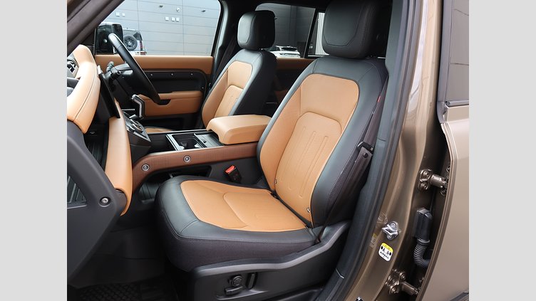 2022 認定中古車 Land Rover Defender 110 Gondwana Stone Ｄ３００ Ｘ  エアサスペンション装着車