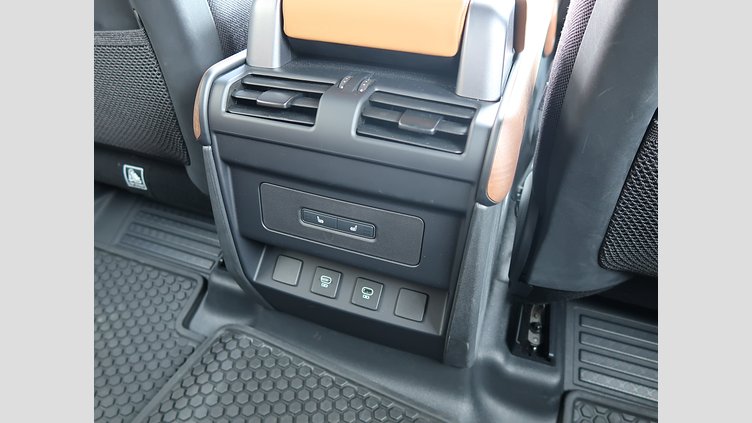 2022 認定中古車 Land Rover Defender 110 Gondwana Stone Ｄ３００ Ｘ  エアサスペンション装着車