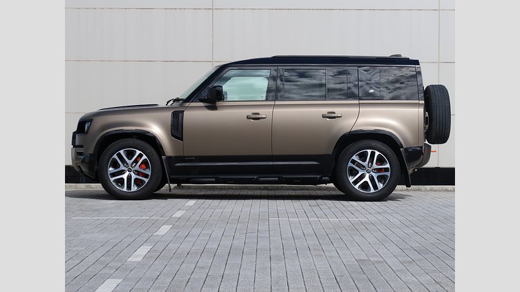 2022 認定中古車 Land Rover Defender 110 Gondwana Stone Ｄ３００ Ｘ  エアサスペンション装着車