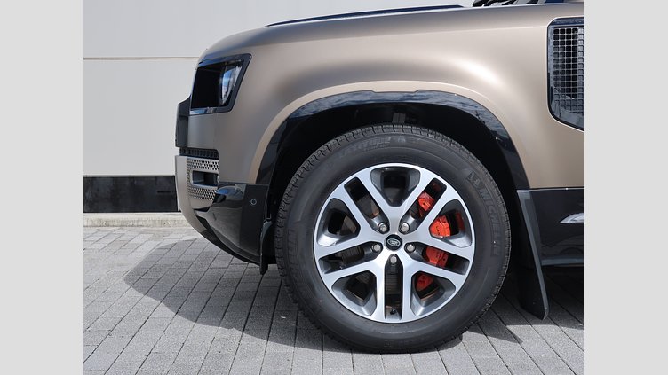 2022 認定中古車 Land Rover Defender 110 Gondwana Stone Ｄ３００ Ｘ  エアサスペンション装着車