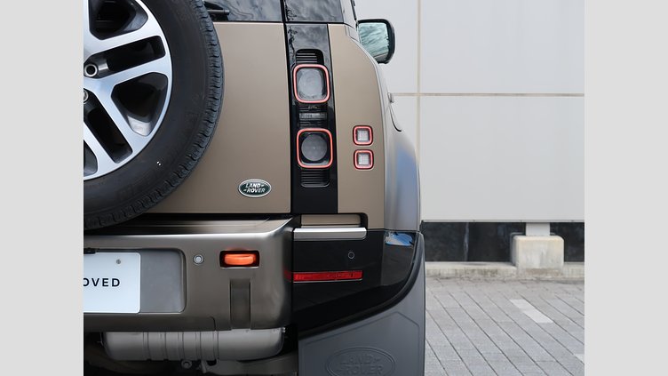 2022 認定中古車 Land Rover Defender 110 Gondwana Stone Ｄ３００ Ｘ  エアサスペンション装着車