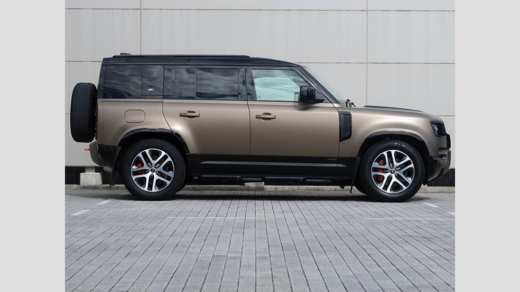 2022 認定中古車 Land Rover Defender 110 Gondwana Stone Ｄ３００ Ｘ  エアサスペンション装着車