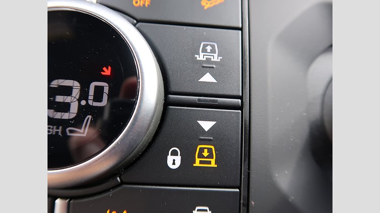 2022 認定中古車 Land Rover Defender 110 Gondwana Stone Ｄ３００ Ｘ  エアサスペンション装着車