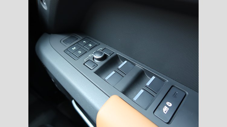 2022 認定中古車 Land Rover Defender 110 Gondwana Stone Ｄ３００ Ｘ  エアサスペンション装着車