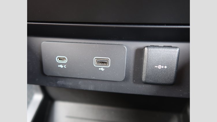 2022 認定中古車 Land Rover Defender 110 Gondwana Stone Ｄ３００ Ｘ  エアサスペンション装着車