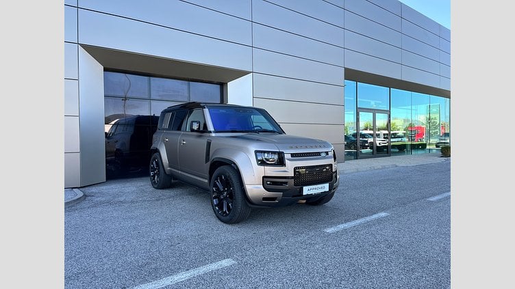 2025 JAZDENÉ VOZIDLÁ Land Rover Defender 110 Petra Copper P635 V8 MHEV AUTOMAT AWD OCTA