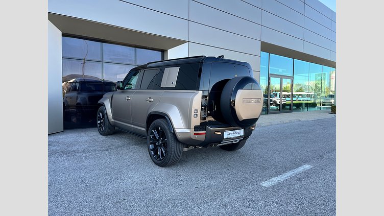 2025 JAZDENÉ VOZIDLÁ Land Rover Defender 110 Petra Copper P635 V8 MHEV AUTOMAT AWD OCTA