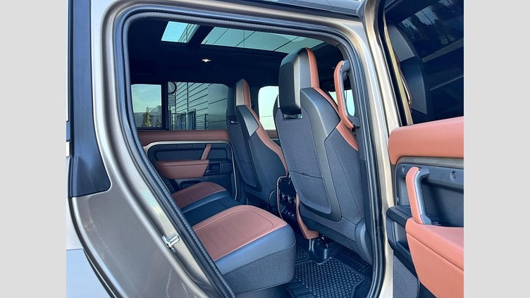 2025 JAZDENÉ VOZIDLÁ Land Rover Defender 110 Petra Copper P635 V8 MHEV AUTOMAT AWD OCTA