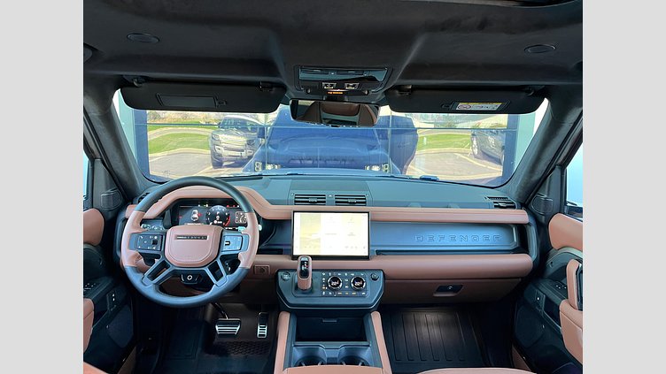 2025 JAZDENÉ VOZIDLÁ Land Rover Defender 110 Petra Copper P635 V8 MHEV AUTOMAT AWD OCTA