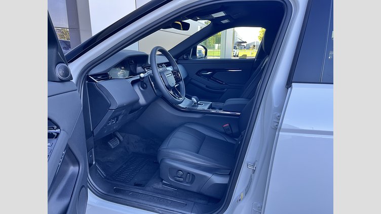 2025 SKLADOVÉ VOZIDLÁ Land Rover Range Rover Evoque Biela Fuji S  PHEV 269PS Evoque 