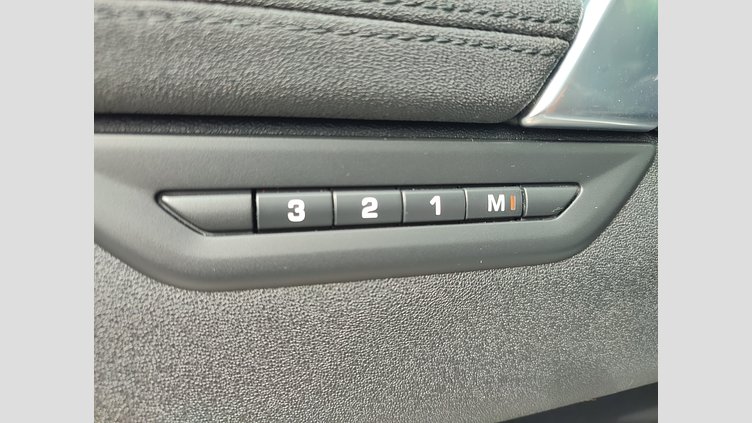 2021 JAZDENÉ VOZIDLÁ Land Rover Discovery Sport Yulong White 4x4 P300e PHEV R-Dynamic SE AWD A/T